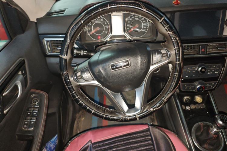 Used Zotye Domy X5 2015 1.5T Manual Luxury Version China IV Standard Steering Wheel
