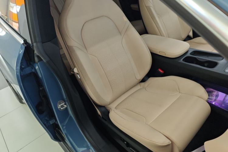 Used Nio ET5 2022 75 kWh Right Front Seat