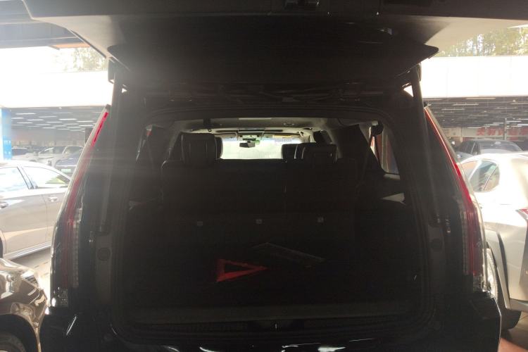 Used Cadillac Escalade 2017 6.2L ESV Platinum Edition Extended Model
