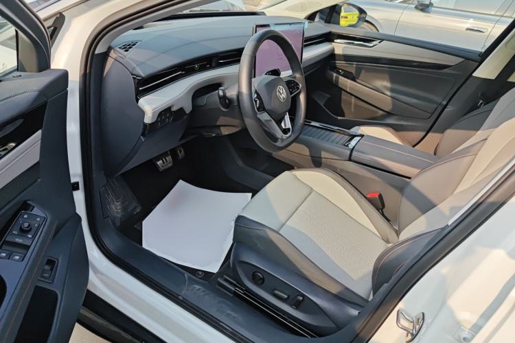 Used Volkswagen ID.7 VIZZION 2024 AIR model Left Front Seat