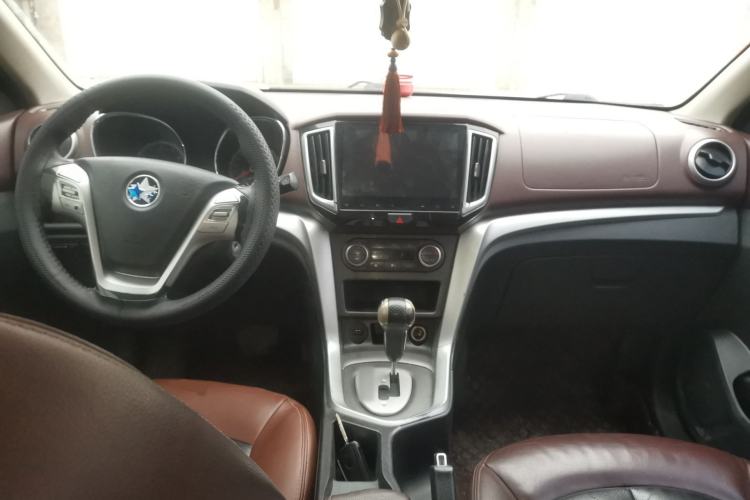 Used Venucia T70X 2015 2.0L CVT Smart Enjoyment Sport Edition