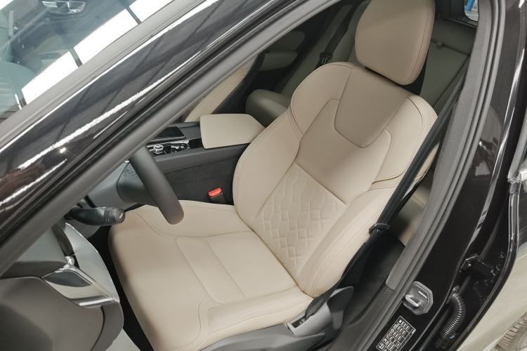 Used Volvo XC60 2026 B5 4x4 Smart Luxury Edition Left Front Seat