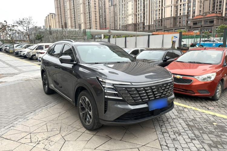 Used CHANGAN CS75 PLUS 2025 4th Generation 1.5T New Blue Whale Smart Luxury Edition Exterior 2