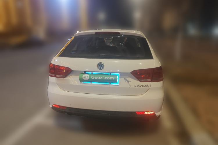 Used Volkswagen Gran Lavida 2013 1.6L Manual Fashion Model Rear