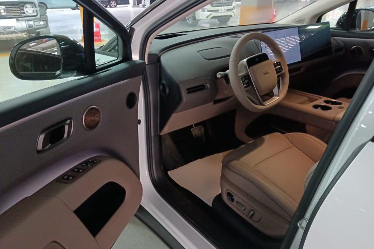 Used Li Auto Li Auto i8 2025 Model Standard Version
