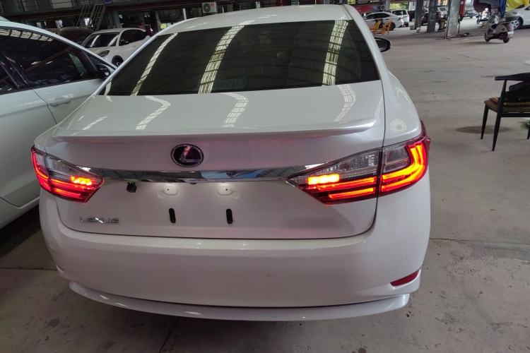 Used Lexus ES 2015 300h Comfort Edition
