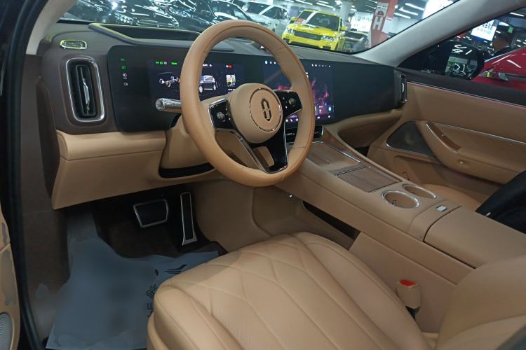 Used Hima AITO M8 2025 Extended-Range Max Version 37 kWh 5-Seater Center Console