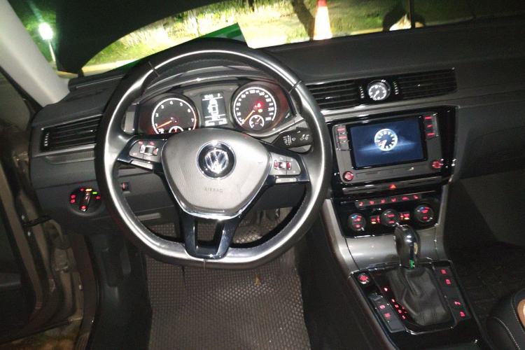 Used Volkswagen Passat 2017 330TSI DSG Luxury Edition Steering Wheel