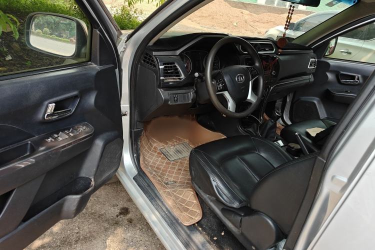 Used Great Wall Wingle 5 2017 2.0T European Version Diesel Two-Wheel Drive Advanced Large Double-Cab GW4D20E
