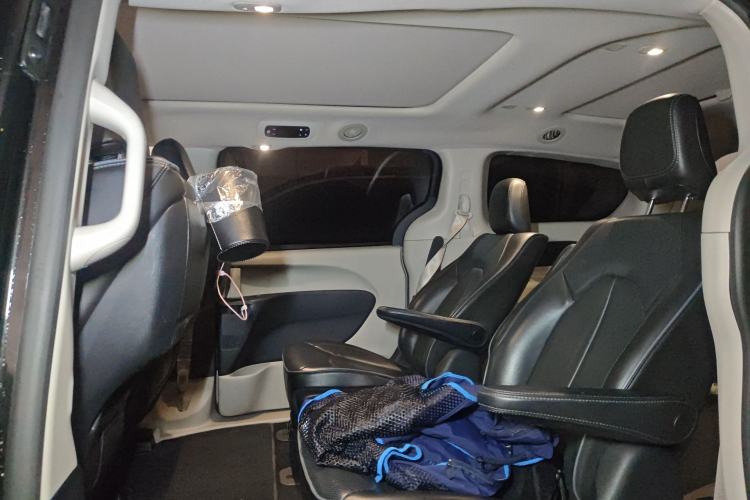 Used Chrysler Grand Voyager PHEV 2019 3.6L Plug-in Hybrid Left Rear Seat