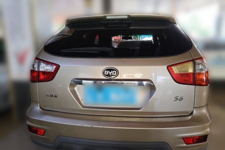 Used BYD S6 2014 2.0L Manual Luxury 5-Seater Rear