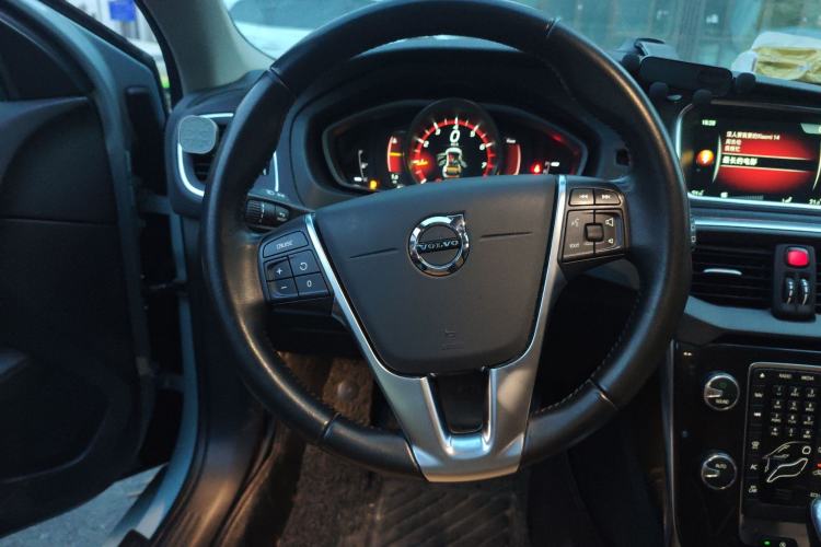 Used Volvo V40 2017 T3 Zhiyi Edition
