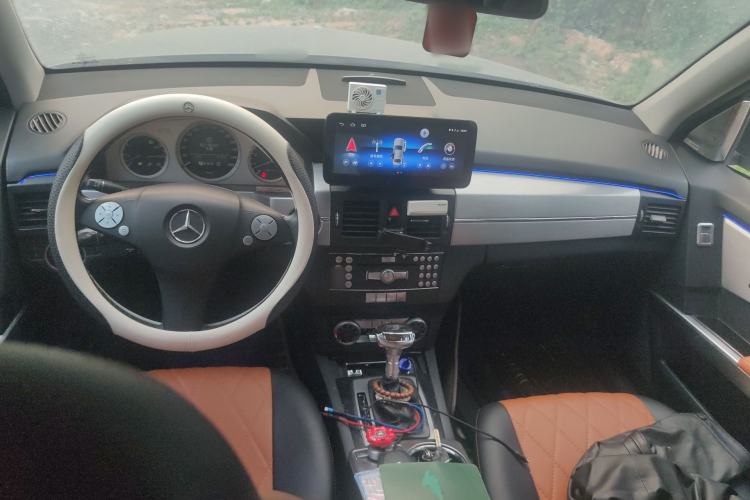 Used Mercedes-Benz GLK-Class 2011 GLK 300 4MATIC Dynamic Model Center Console