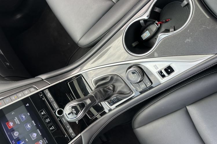 Used Infiniti Q50L 2018 2.0T Comfort Edition China VI Standard Interior 3