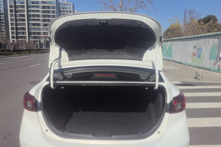 Used Mazda Mazda 3 Axela 2017 Sedan 1.5L Automatic Luxury Model China VI Standard
