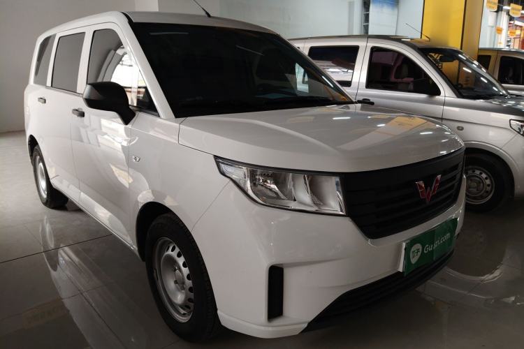 Used Wuling Hongguang PLUS 2020 1.5L Manual Standard Edition 5 Seats Exterior 1