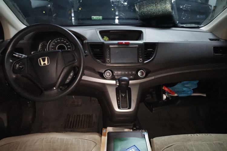 Used Honda CR-V 2012 2.0L two-wheel drive urban version Center Console