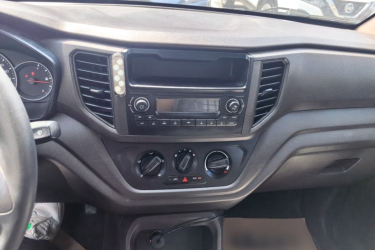 Used Wuling Hongguang V 2019 1.5L Standard Version L2B Center Console