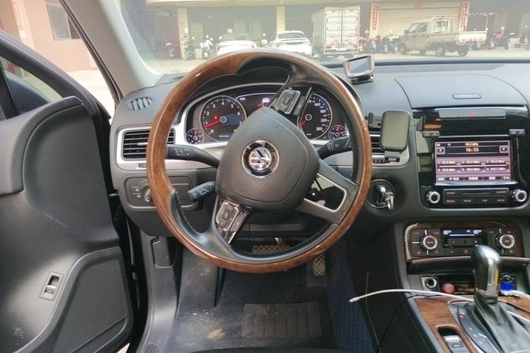 Used Volkswagen Touareg 2011 3.0 TSI Comfort Version