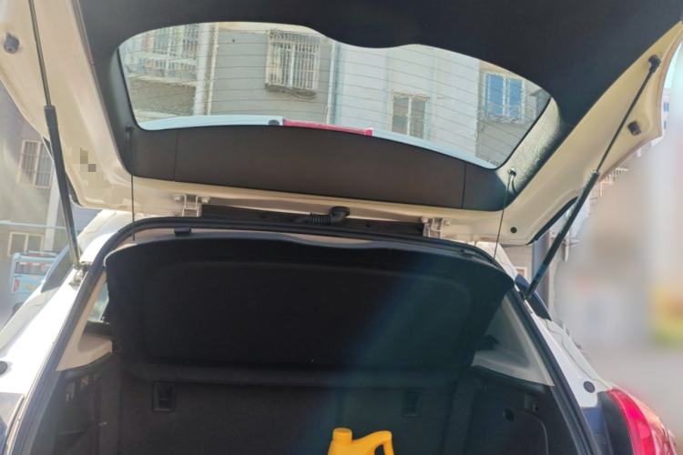 Used Buick Encore 2015 1.4T Automatic Two-Wheel Drive Urban Elite Version
