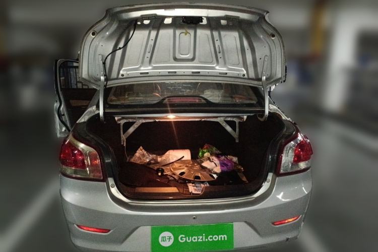 Used Baojun 630 2013 1.5L manual standard version Trunk