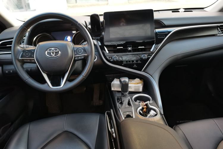Used Toyota Camry 2023 2.0G Luxury Edition Center Console