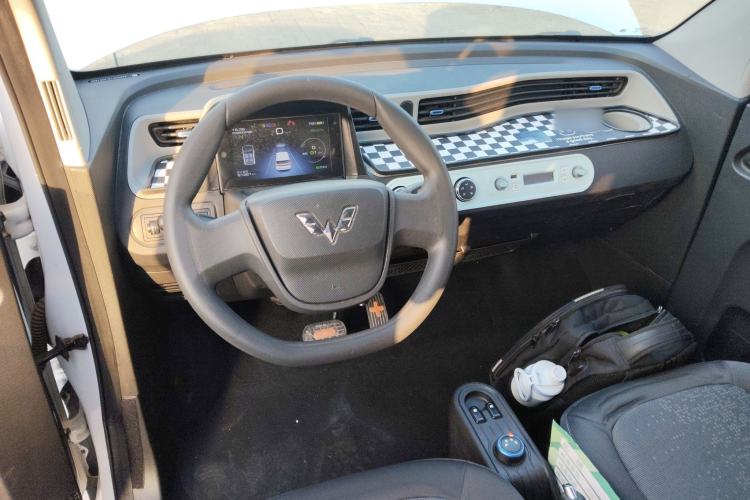 Used Wuling Hongguang MINIEV 2020 Freedom Version Lithium Iron Phosphate Center Console