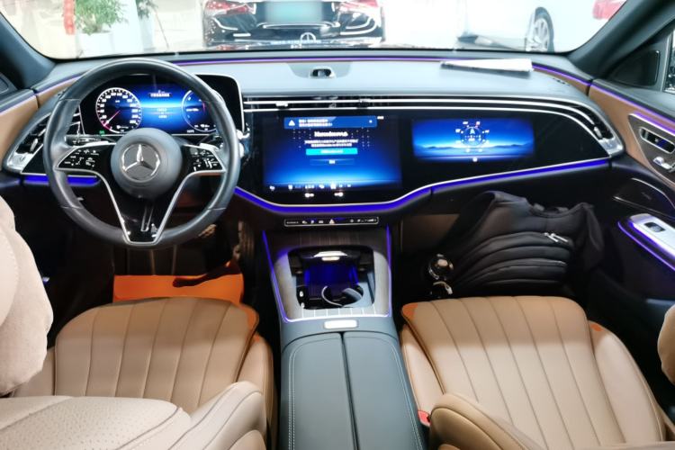 Used Mercedes-Benz E-Class New Energy 2024 E 350 e L Plug-in Hybrid Sedan Center Console