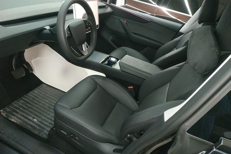 Used Tesla Model Y 2025 Rear-Wheel-Drive Version