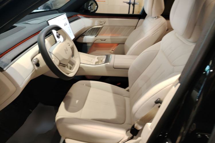 Used ONVO Luxeed L90 2025 Model—Max Six-Seater Version
