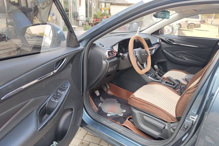 Used CHANGAN OSHAN X5 2021 Revised Version 1.6L Manual Luxury Edition
