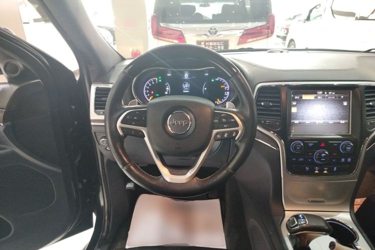 Used Jeep Grand Cherokee 2015 3.6L Luxury Navigation Edition
