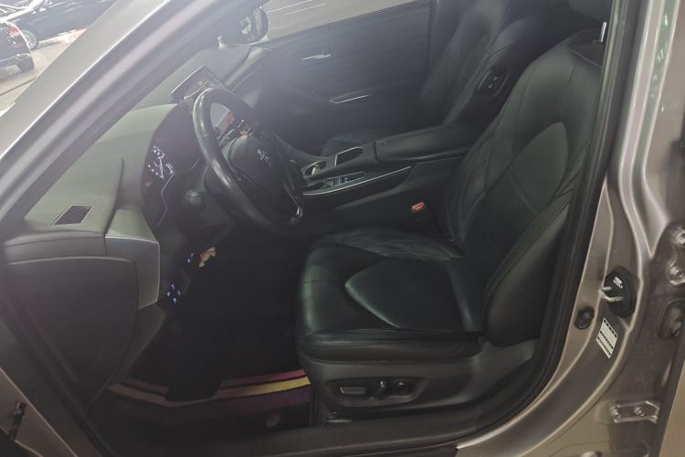 Used Toyota Avalon 2019 Dual-Engine 2.5L XLE Prestige Version China VI Standard Left Front Seat