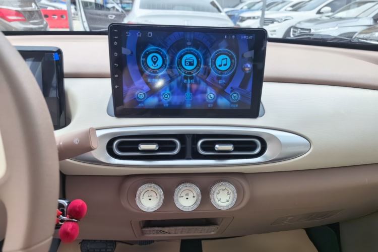 Used Wuling Hongguang MINIEV 2025 Four-Door Version Advanced Edition Center Console