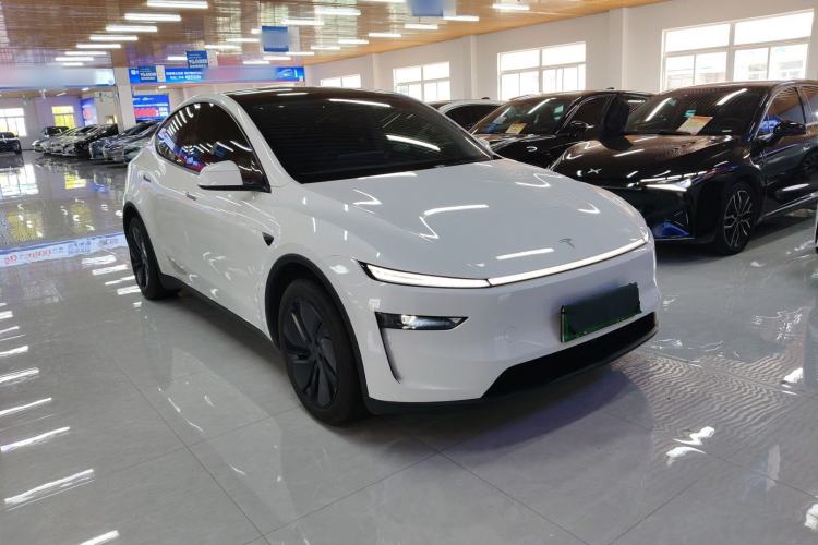 Used Tesla Model Y 2025 Rear-Wheel-Drive Version Front Right 45 Deg