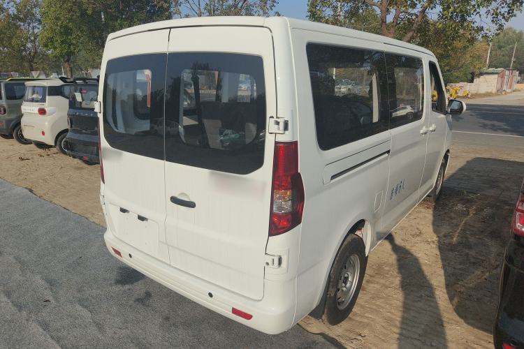 Used Chana Ruixing EM60 2025 Passenger Version Comfort Edition 6 Seats 300 km Range Side-Hinged Doors
