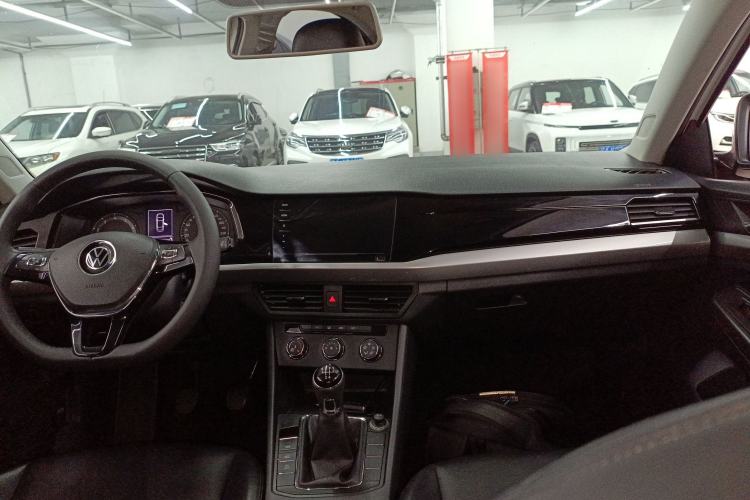 Used Volkswagen Bora 2021 1.5L Manual Fashion Smart Connect Edition Center Console