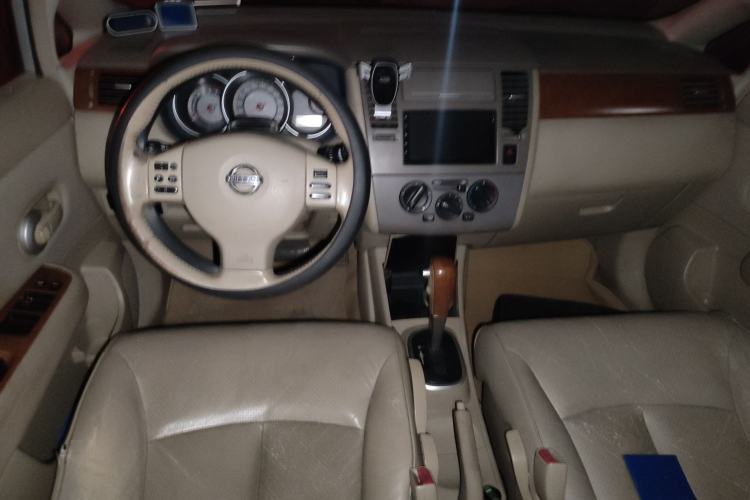 Used Nissan Tiida Sedan 2005 1.6JE AT Center Console