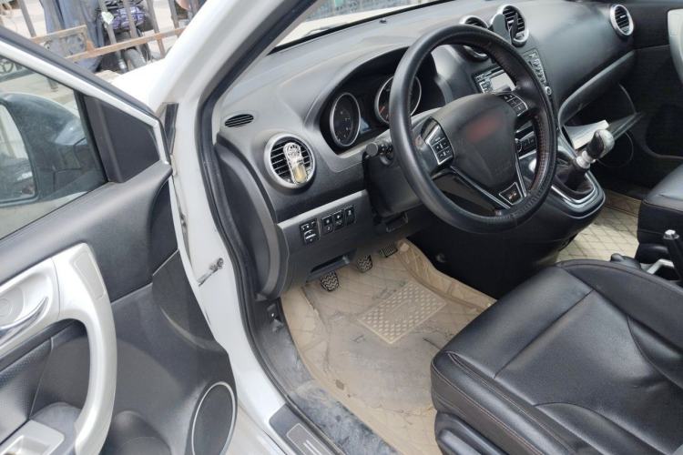 Used Haval H6 2015 Upgraded Model 1.5T Manual Two-Wheel Drive Elite Version
