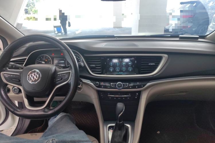 Used Buick GT 2019 15T Dual-Clutch Connected Elite Model China VI Center Console