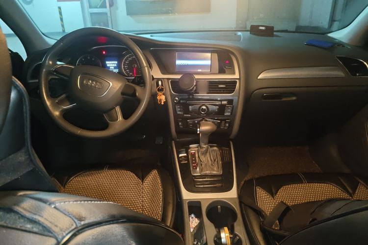 Used Audi A4L 2015 30 TFSI Automatic Comfort Model Center Console