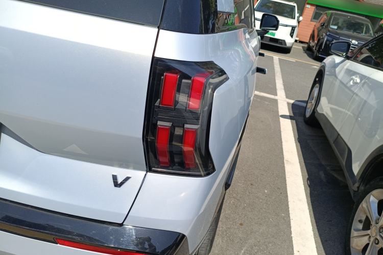 Used AION V 2024 Aion Tyrannosaurus 650 Smart Luxury Edition
