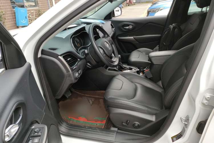 Used Jeep Cherokee 2020 2.0T Two-Wheel Drive Leading Edition