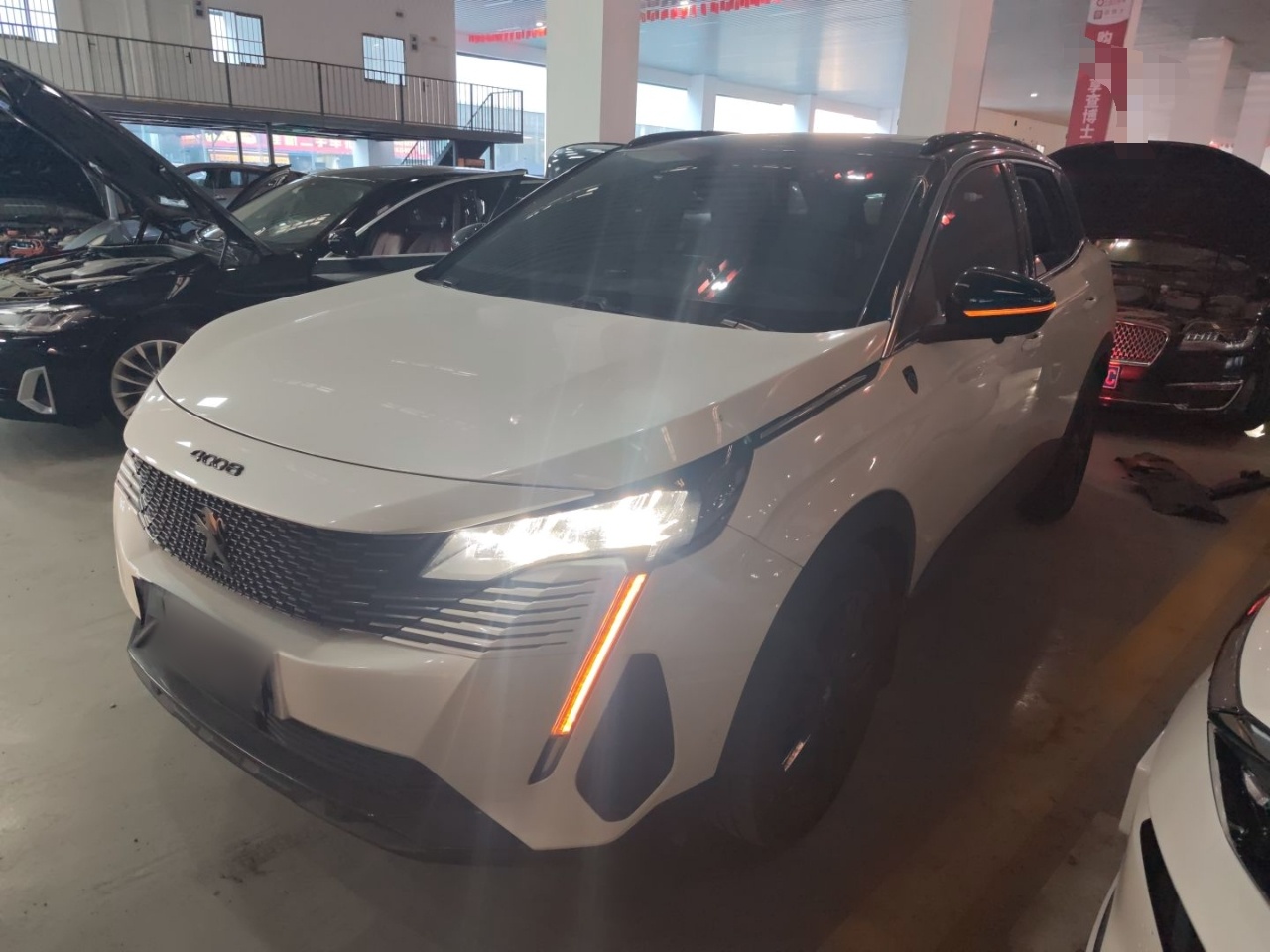 Под передней частью автомобиля