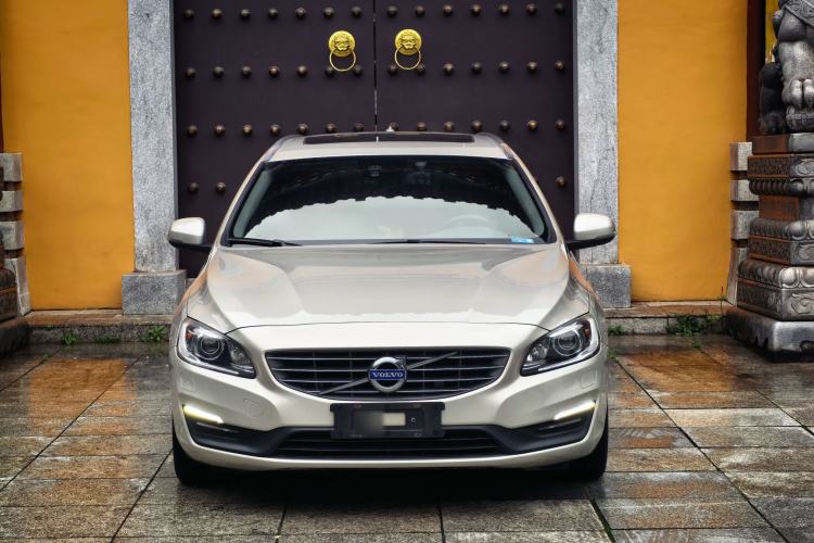 Used Volvo V60 2017 T4 Smart Edition China V Standard
