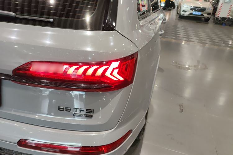 Used Audi Q7 2021 55 TFSI quattro S line Sport model Right Rear Taillight
