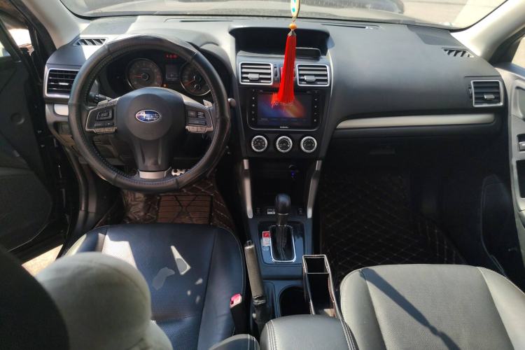 Used Subaru Forester 2015 2.0i Special Edition Commemorative Model Center Console