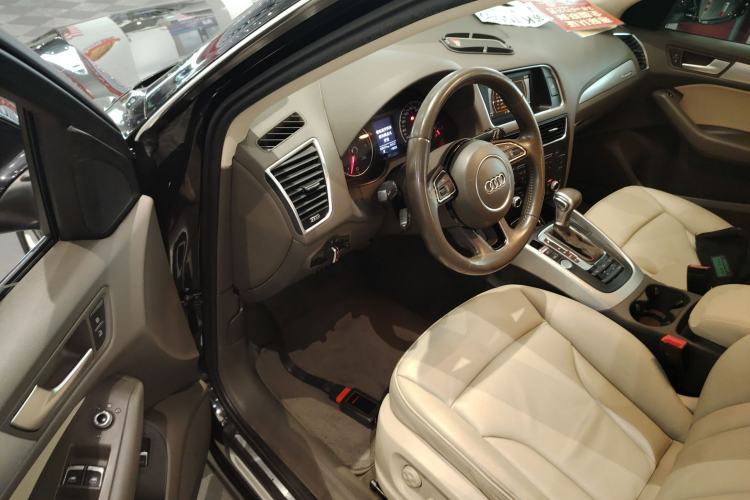 Used Audi Q5 2015 40 TFSI Technology Edition Driver Seat