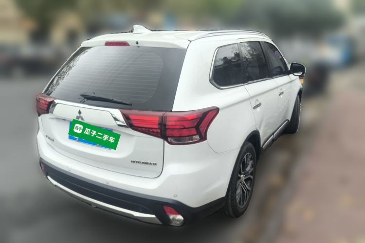 Used Mitsubishi Outlander 2018 2.4L 4x4 Luxury Edition 7-Seater
