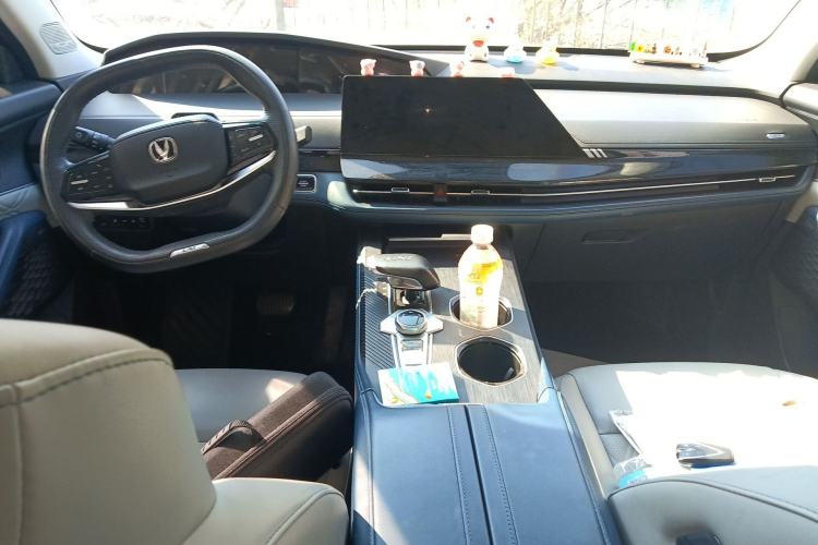 Used CHANGAN UNI-K iDD 2023 Smart Electric iDD 1.5T 135km Smart Leading Model Center Console